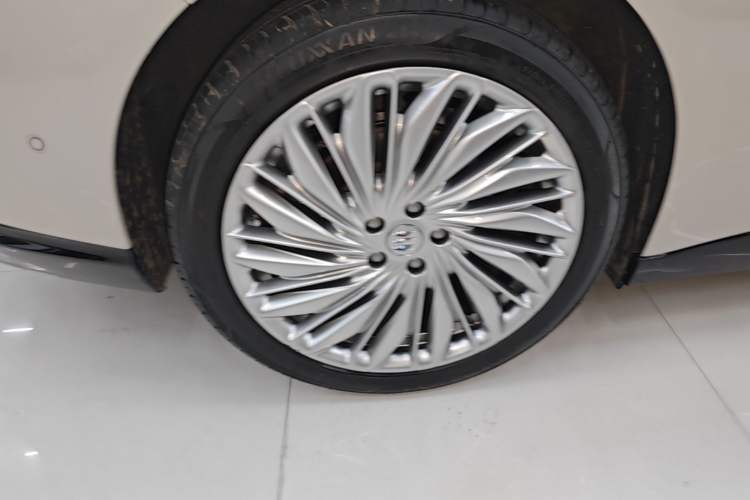 Used Buick L7 2025 Model Aivia Right Rear Wheel Hub