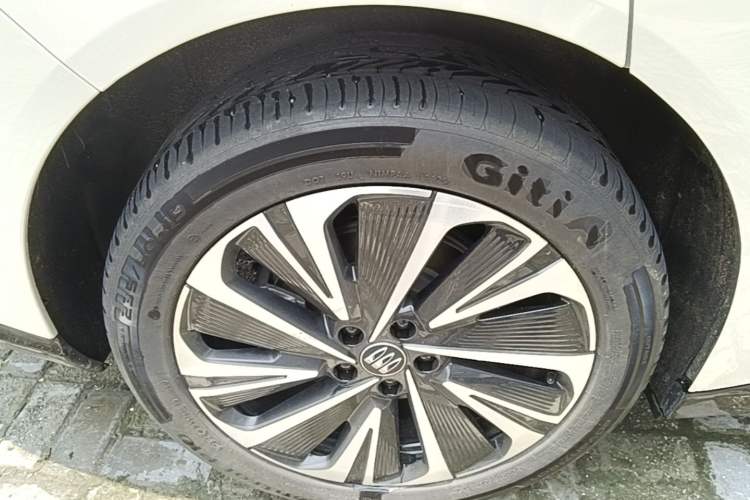 Used Buick L7 2025 Model Luxury Leisure Smart Driving Edition Right Rear Wheel Hub