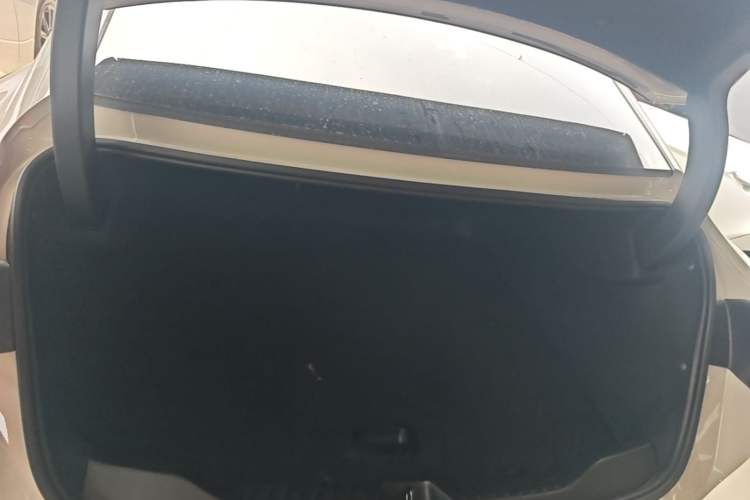 Used Buick L7 2025 Model Aivia Trunk