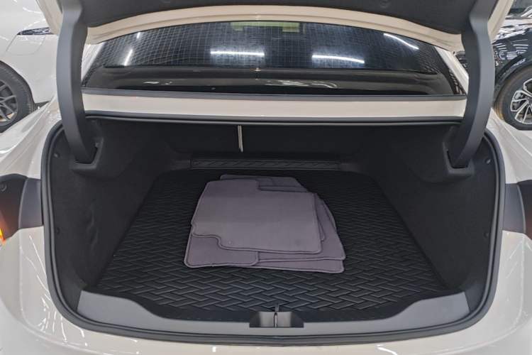 Used Buick L7 2025 Model Aivia Trunk