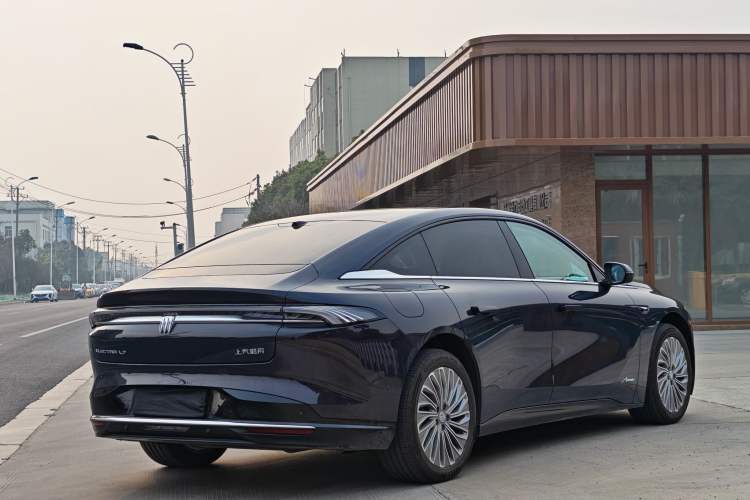 Used Buick L7 2025 Model Aivia Exterior 3