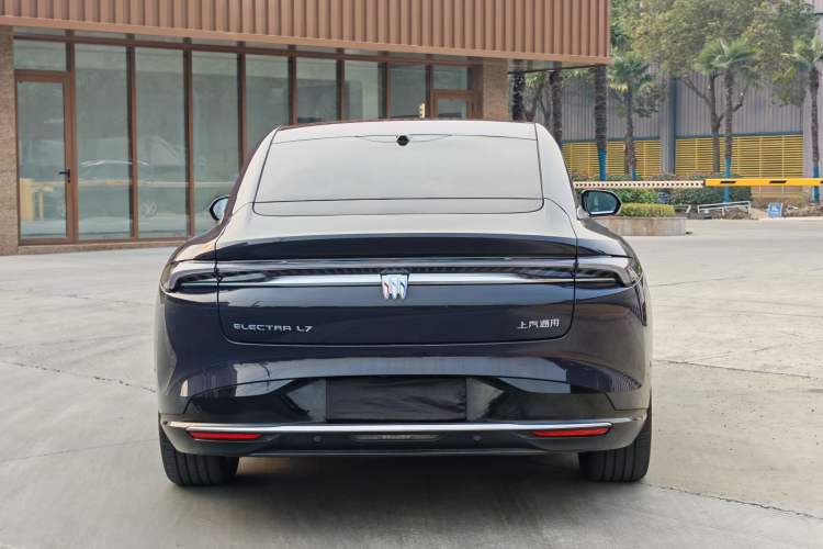 Used Buick L7 2025 Model Aivia Exterior 4