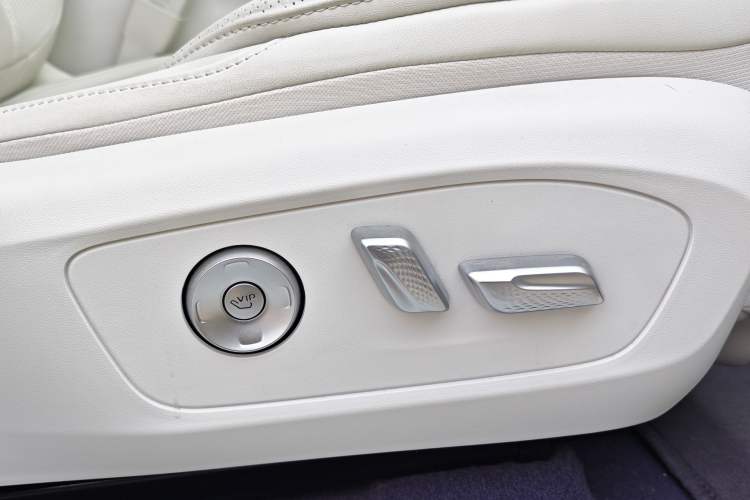 Used Buick L7 2025 Model Aivia Interior 13