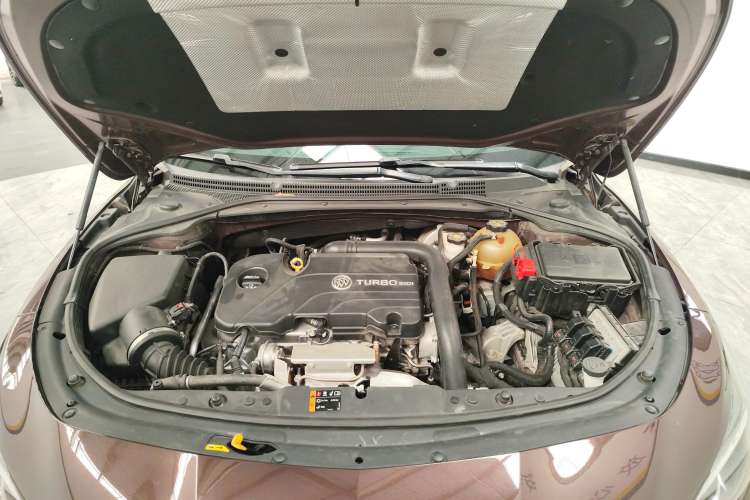 Used Buick LaCrosse 2018 20T Elite Edition Engine Bay