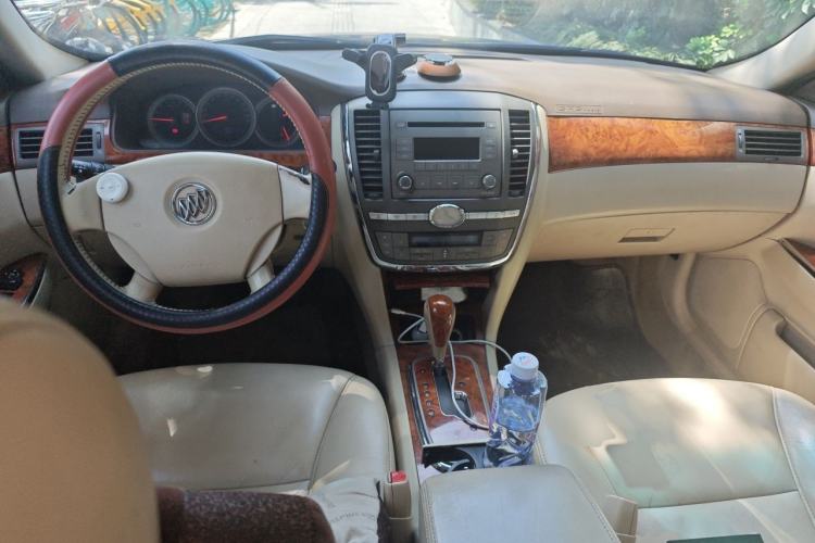 Used Buick LaCrosse 2006 2.4 Comfort Edition Center Console