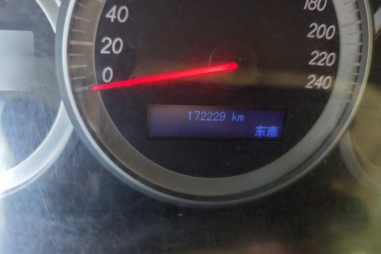Used Buick LaCrosse 2006 2.4 Comfort Edition Odometer Close Up