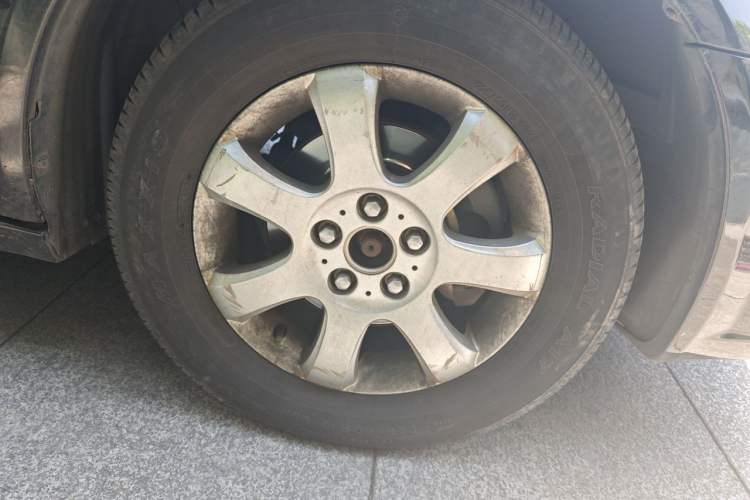 Used Buick LaCrosse 2006 2.4 Comfort Edition Right Front Wheel Hub