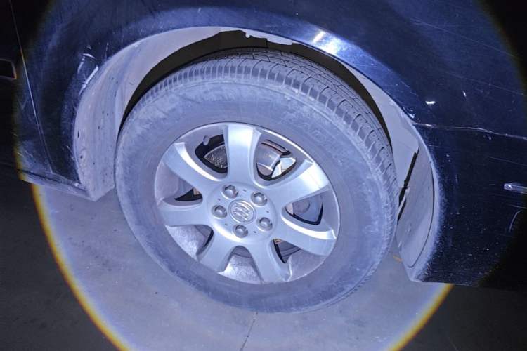 Used Buick LaCrosse 2006 2.4 Luxury Model Right Front Wheel Hub
