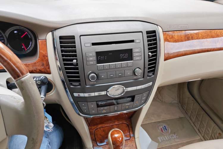 Used Buick LaCrosse 2006 2.4 Luxury Model Audio And AC Panel