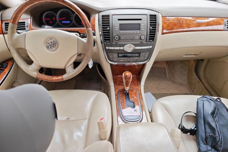 Used Buick LaCrosse 2006 2.4 Luxury Model Center Console