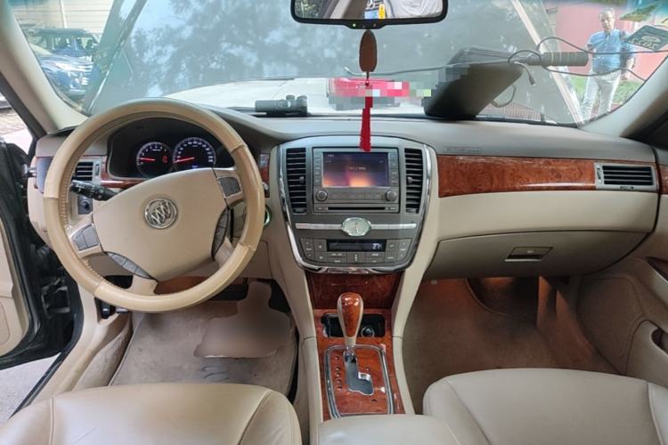 Used Buick LaCrosse 2006 2.4 Comfort Edition Center Console