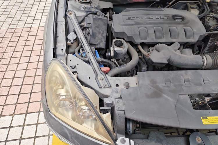 Used Buick LaCrosse 2006 2.4 Luxury Model Engine Bay Right