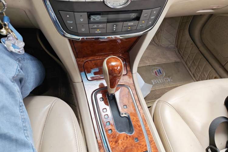 Used Buick LaCrosse 2006 2.4 Luxury Model Gear Lever