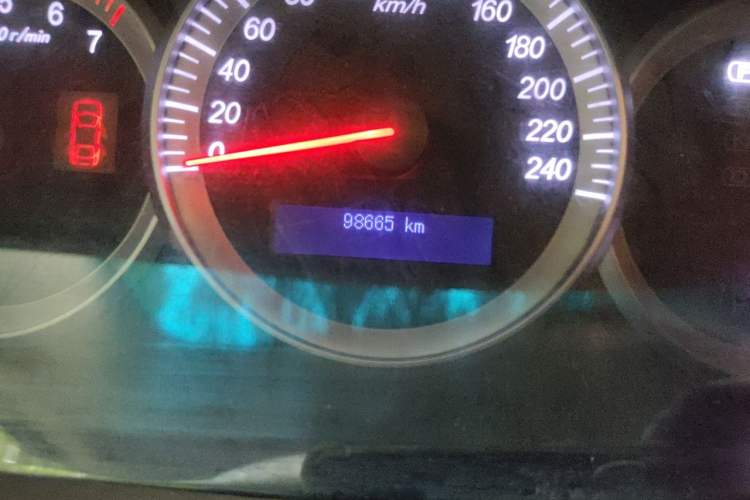 Used Buick LaCrosse 2006 2.4 Comfort Edition Odometer Close Up