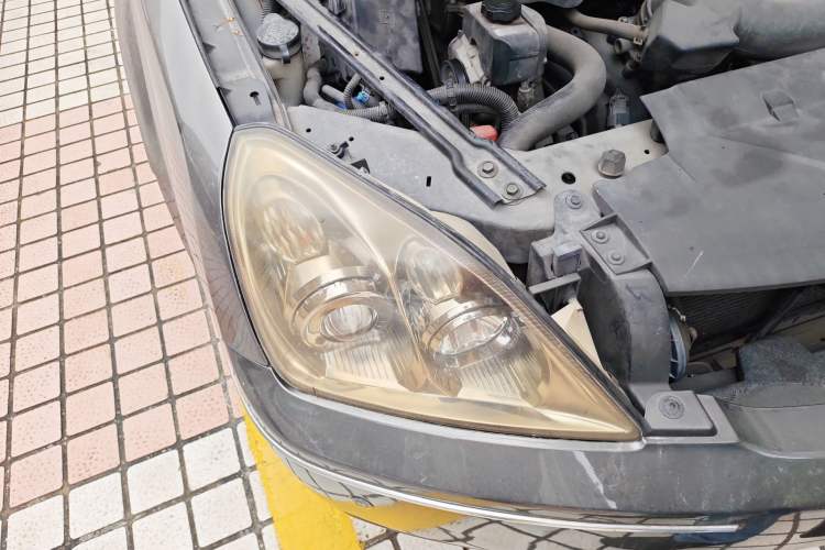 Used Buick LaCrosse 2006 2.4 Luxury Model Right Front Headlight