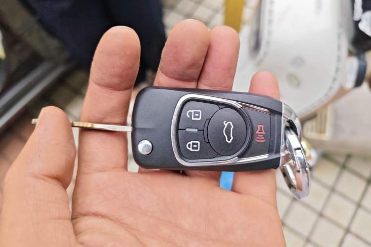 Used Buick LaCrosse 2006 2.4 Luxury Model Vehicle Key