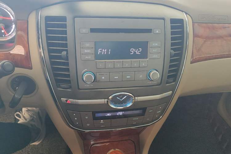 Used Buick LaCrosse 2008 2.4 Comfort Edition Audio And AC Panel