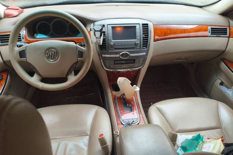 Used Buick LaCrosse 2008 2.4 Comfort Edition Center Console