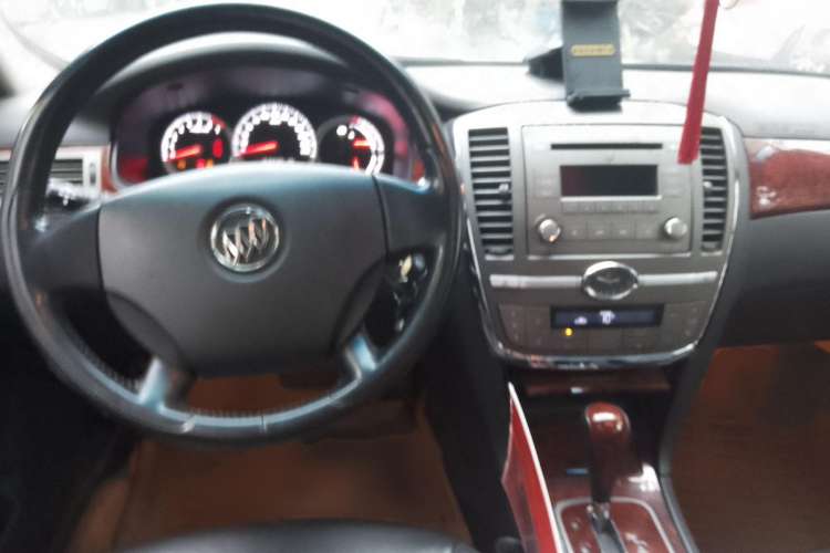 Used Buick LaCrosse 2008 2.4 Comfort Edition Center Console