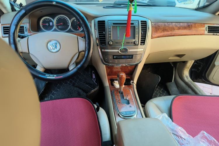 Used Buick LaCrosse 2008 2.4 Comfort Edition Center Console