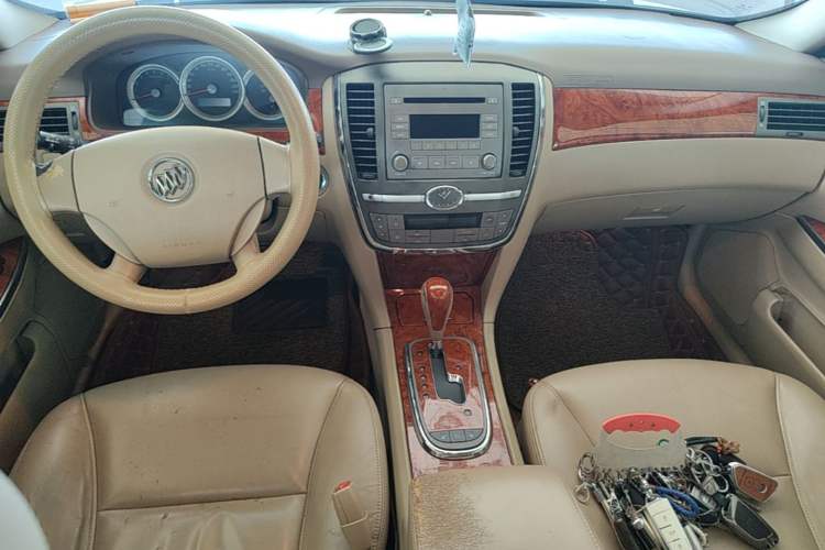 Used Buick LaCrosse 2008 2.4 Comfort Edition Center Console