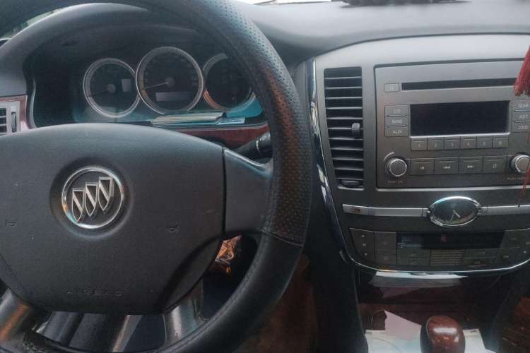 Used Buick LaCrosse 2008 2.4 Comfort Edition Center Console