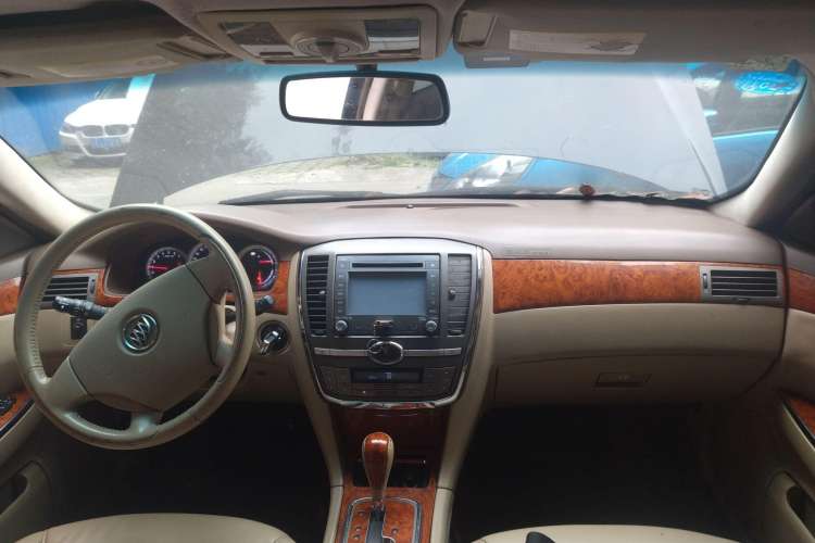Used Buick LaCrosse 2008 2.4 Comfort Edition Center Console