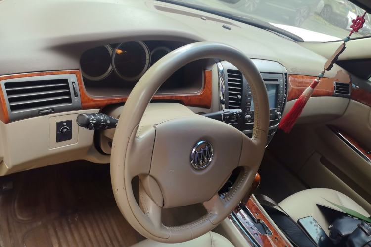 Used Buick LaCrosse 2008 2.4 Comfort Edition Center Console