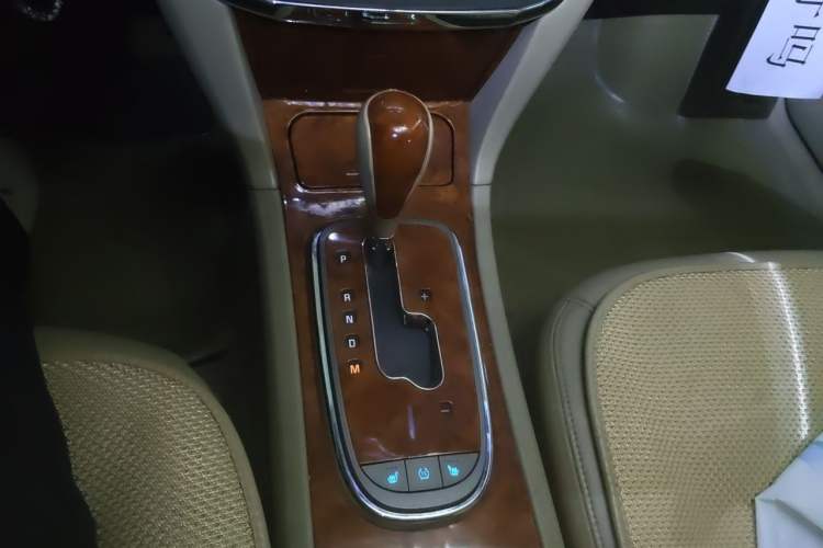 Used Buick LaCrosse 2008 2.4 Luxury Navigation Edition Gear Lever