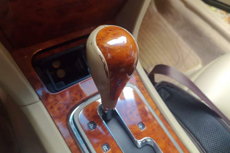 Used Buick LaCrosse 2008 2.4 Comfort Edition Gear Lever