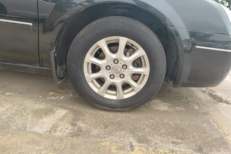 Used Buick LaCrosse 2008 2.4 Luxury Navigation Edition Right Front Wheel Hub