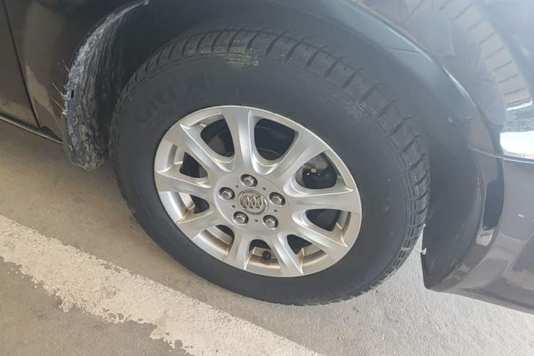 Used Buick LaCrosse 2008 2.4 Comfort Edition Right Front Wheel Hub