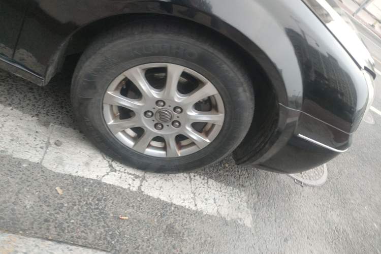 Used Buick LaCrosse 2008 2.4 Comfort Edition Right Front Wheel Hub