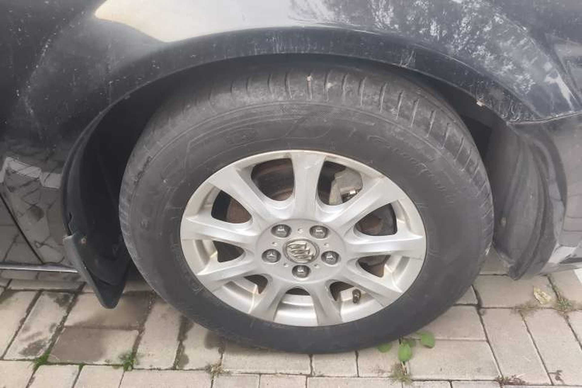 Used Buick LaCrosse 2008 2.4 Comfort Edition Right Front Wheel Hub