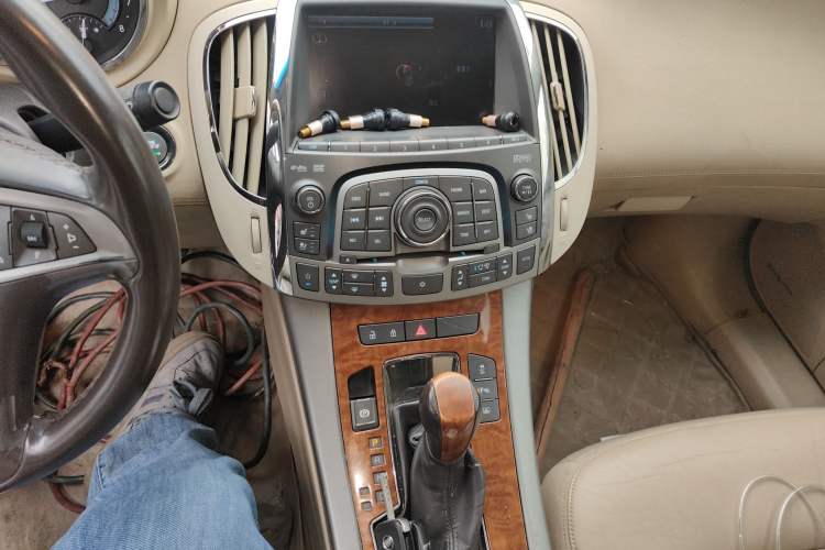 Used Buick LaCrosse 2009 2.4L Luxury Edition Audio And AC Panel