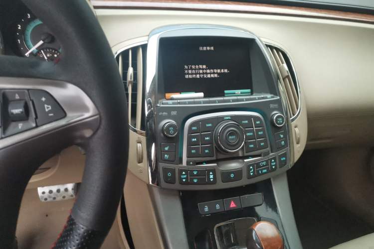 Used Buick LaCrosse 2009 2.4L Luxury Edition Audio And AC Panel