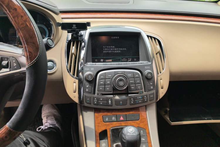 Used Buick LaCrosse 2009 2.4L Luxury Edition Audio And AC Panel