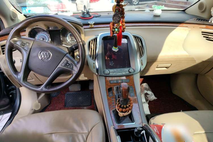 Used Buick LaCrosse 2009 2.4L Haoya Edition Center Console