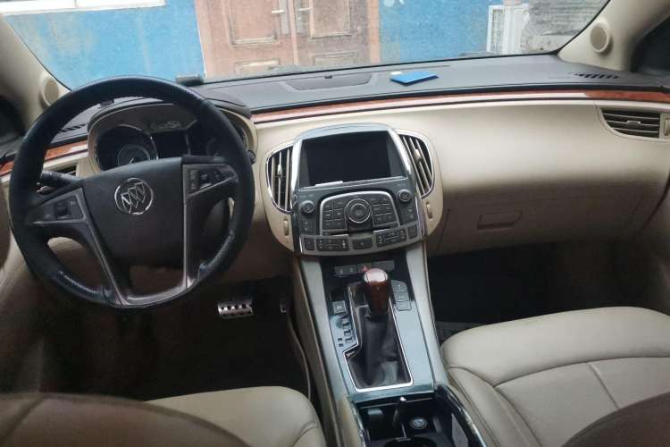 Used Buick LaCrosse 2009 2.4L Luxury Edition Center Console