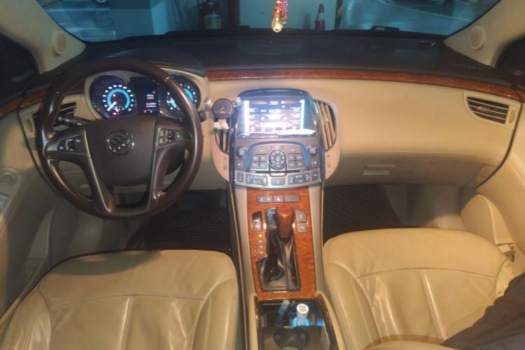 Used Buick LaCrosse 2009 2.4L Haoya Edition Center Console