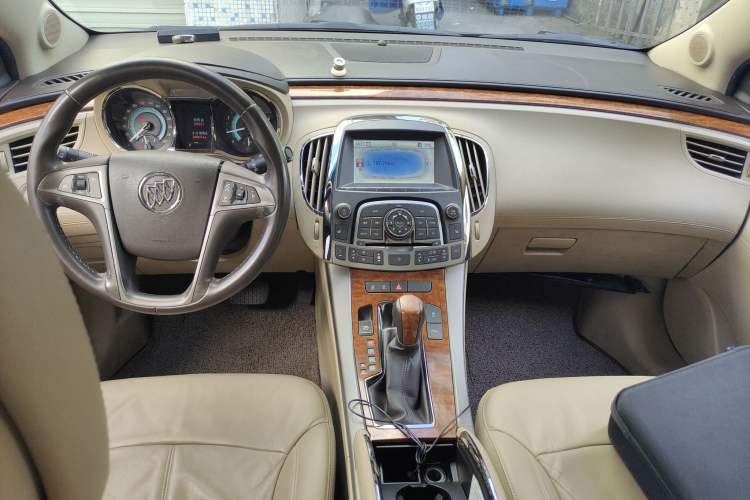 Used Buick LaCrosse 2009 2.4L Haoya Edition Center Console