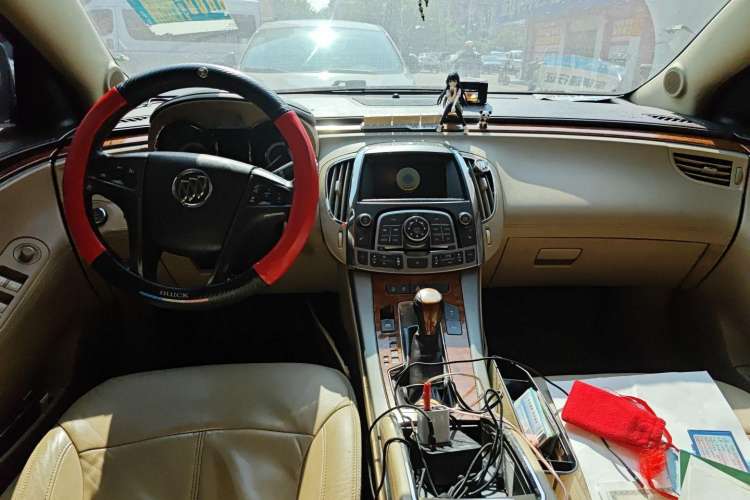 Used Buick LaCrosse 2009 2.4L Haoya Edition Center Console