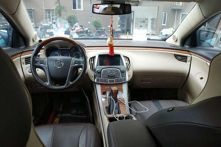 Used Buick LaCrosse 2009 2.4L Luxury Edition Center Console
