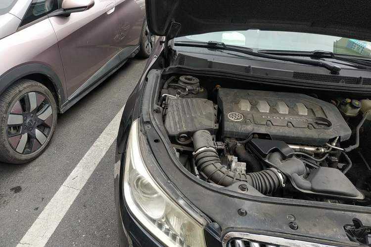 Used Buick LaCrosse 2009 2.4L Luxury Edition Engine Bay Right