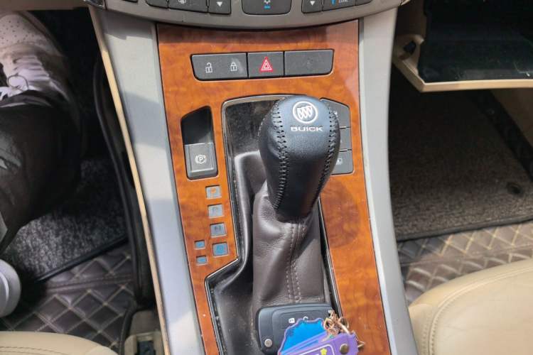 Used Buick LaCrosse 2009 2.4L Luxury Edition Gear Lever