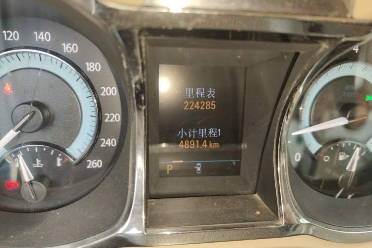 Used Buick LaCrosse 2009 2.4L Luxury Edition Odometer Close Up