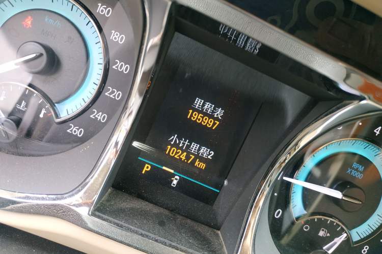 Used Buick LaCrosse 2009 2.4L Luxury Edition Odometer Close Up