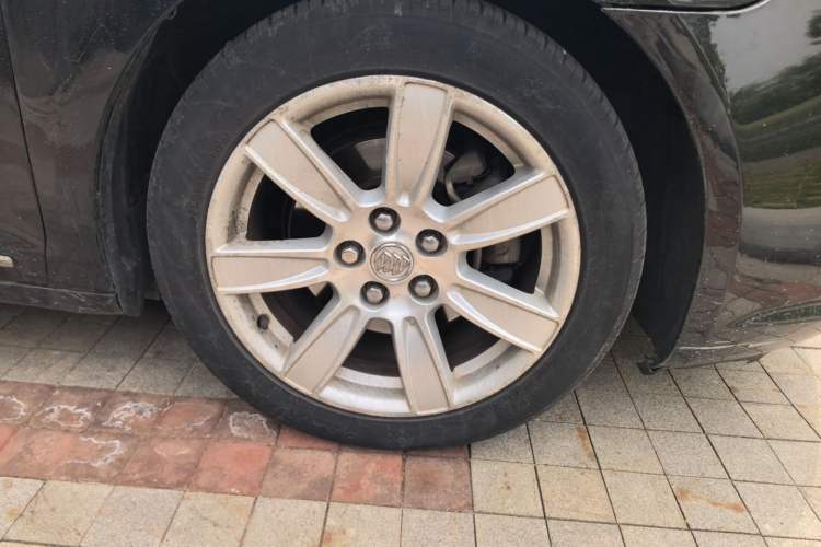 Used Buick LaCrosse 2009 2.4L Luxury Edition Right Front Wheel Hub
