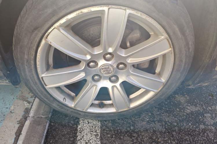 Used Buick LaCrosse 2009 3.0L Flagship Edition Right Front Wheel Hub