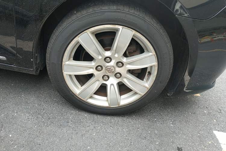 Used Buick LaCrosse 2009 2.4L Luxury Edition Right Front Wheel Hub